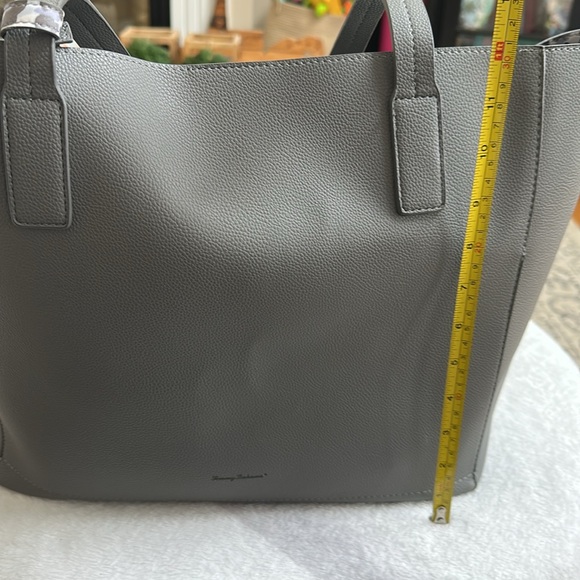 Tommy Bahama large tote with matching zipper pouch!  Excellent condition! - Picture 10 of 11